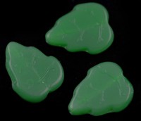 Бусина Листик 02 12,5*10,5*3мм св.зелёный непрозрачный (стекло)