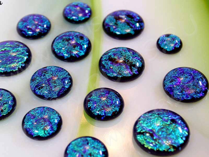 Кабошон Фьюзинг 022 Круглый 14-23мм Дихроик на черном Зеленый с синим Рельеф UBG