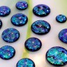 Купить Кабошон Фьюзинг 022 Круглый 14-23мм Дихроик на черном Зеленый с синим Рельеф UBG с доставкой по России