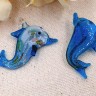 Подвеска Дельфинчик 02 38*20*3,5мм т.голубой (Lampwork) Купить Подвеска Дельфинчик 02 38*20*3,5мм т.голубой (Lampwork) с доставкой по России