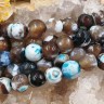 Купить (ОПТ) Бусина округлая ГРАНЁНАЯ 10мм Агат кракле Огненный коричнево-голубо-белый (камни) (НИТЬ) с доставкой по России