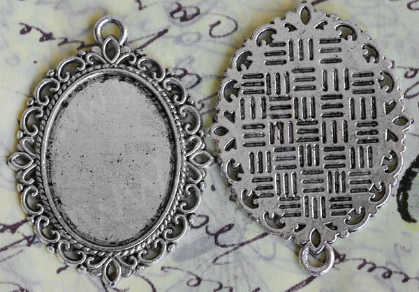 Подвеска-сеттинг Овал 05 (сеттинг 25*18мм) 39,5*29*2мм античное серебро (литьё)