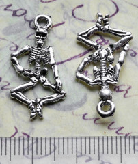 Подвеска Скелетик 02 3D 26*13,5*3,5мм античное серебро (литьё)