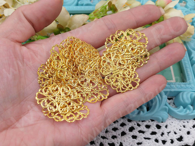 Декоративный элемент 106 коннектор резной 31,5*20*0,6мм золотистый (Iron)