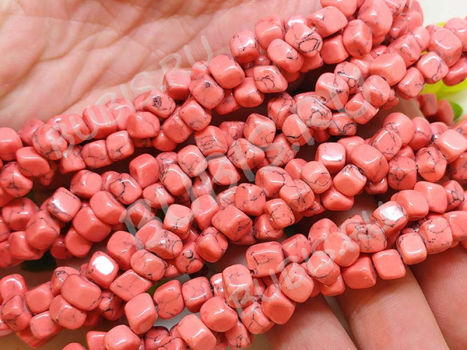 Крошка (галтовка) "Кубики" 4-6мм Говлит лососевый (камни) (нить без замка прим.50-55см)