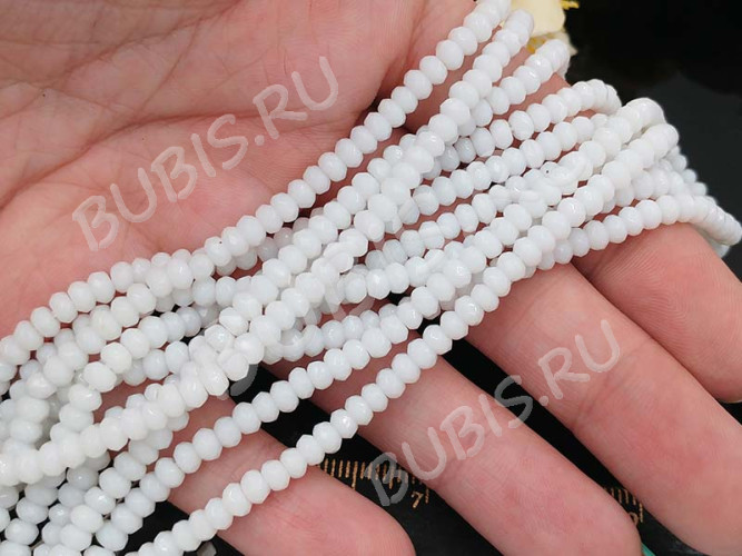 (ОПТ) Бусина каменная Рондель 49 ГРАНЁНЫЙ 4*4*2,5мм Агат белый (камни) (НИТЬ)