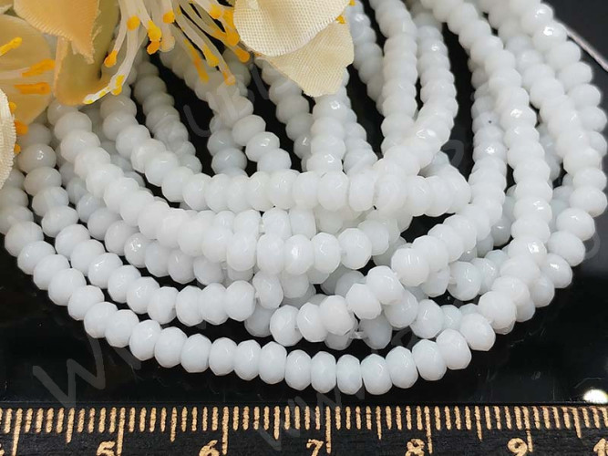 (ОПТ) Бусина каменная Рондель 49 ГРАНЁНЫЙ 4*4*2,5мм Агат белый (камни) (НИТЬ)