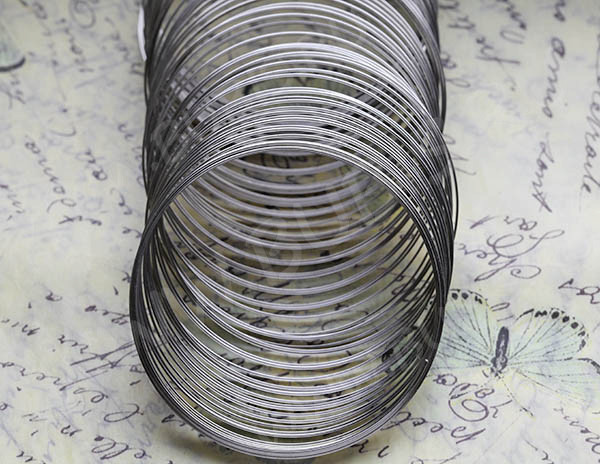 Мемори проволока - пружина - основа для браслета плоская 55*1,2*0,5мм цвет платины (10 витков)