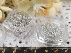 Наполнение для смолы и бутылочек 122 Крошки стеклянные Bubis Crafts 1-3мм серебристые в контейнере (декор)