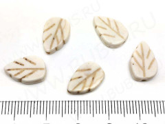 (ОПТ) Бусина каменная Листик 02 13,5*9*3,5мм Бирюза св.бежевая синт. (камни) (НИТЬ)