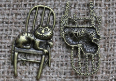 Подвеска Кошка 31 Кот на стуле 41*22,5*4мм античная бронза (литьё)