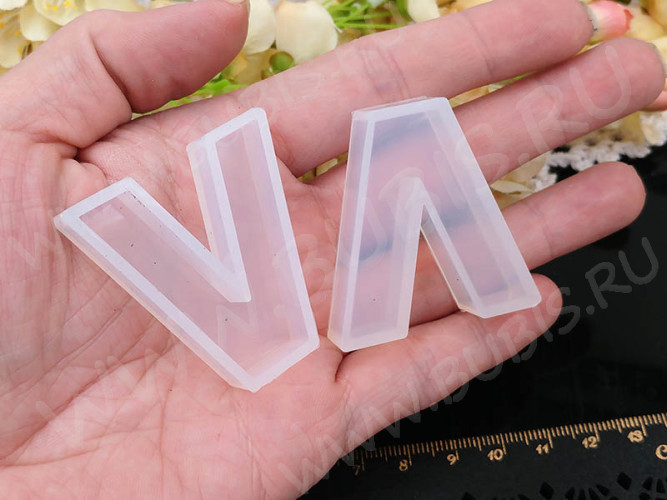 Молд 174 для эпоксидной смолы 43*40*10мм Буква V (силикон)