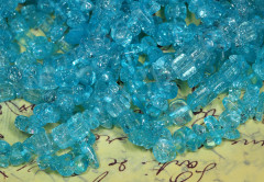 Крошка (галтовка) каменная 057 7-10мм Кварц голубой кракле (&quot;Лёд&quot;) прозрачный (камни) (нить прим.90см)