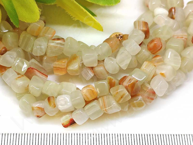 Крошка (галтовка) "Кубики" 4-6мм Мраморный Оникс светлый (камни) (нить без замка прим.50-55см)