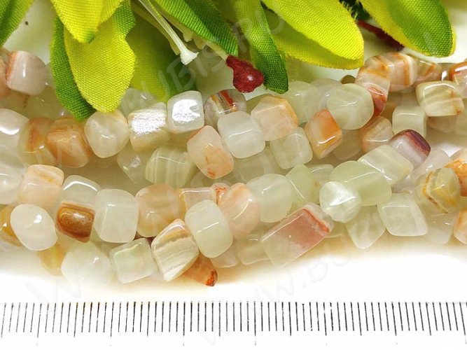 Крошка (галтовка) "Кубики" 4-6мм Мраморный Оникс светлый (камни) (нить без замка прим.50-55см)