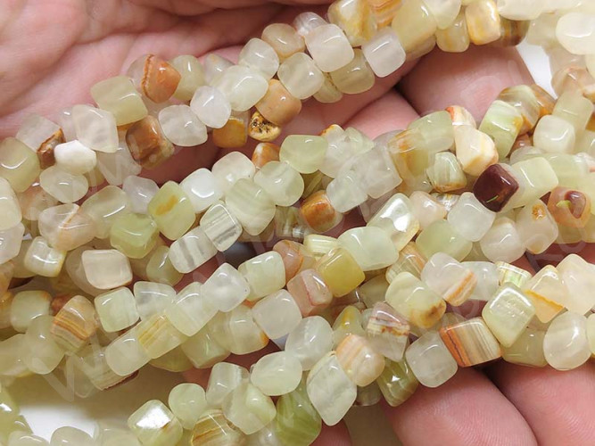 Крошка (галтовка) "Кубики" 4-6мм Мраморный Оникс светлый (камни) (нить без замка прим.50-55см)