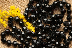 (ОПТ) Бусина округлая ГРАНЁНАЯ 8мм Агат чёрный (камни) (НИТЬ)