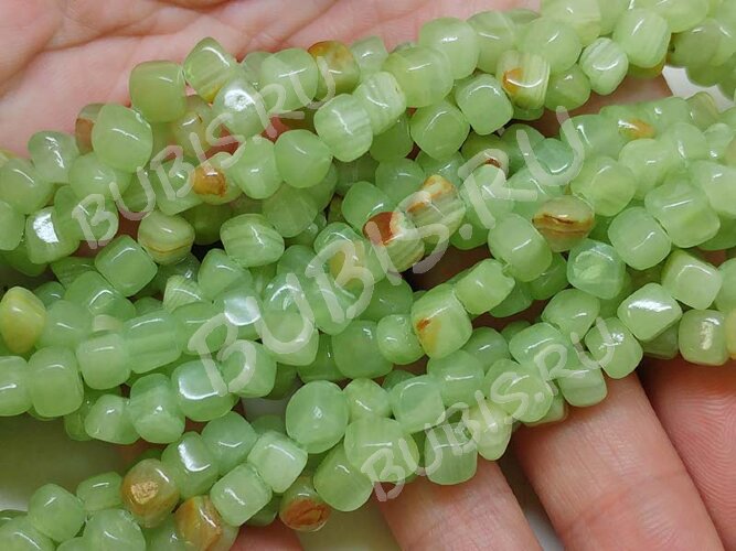 Крошка (галтовка) "Кубики" 4-6мм Мраморный Оникс бл.св.зелёный (камни) (нить без замка прим.50-55см)