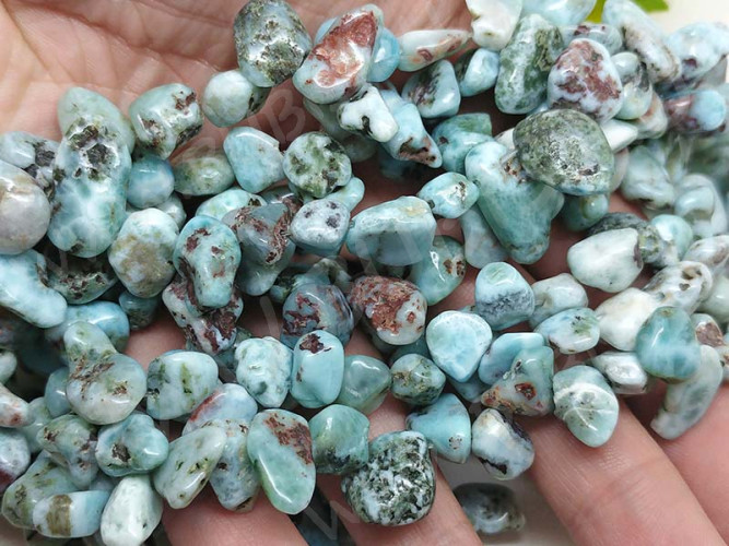 (ОПТ) Бусина каменная Бесформенная 15 8-20*5-8мм Ларимар натуральный (камни LUX) (НИТЬ 20см)