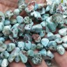 Купить (ОПТ) Бусина каменная Бесформенная 15 8-20*5-8мм Ларимар натуральный (камни LUX) (НИТЬ 20см) с доставкой по России