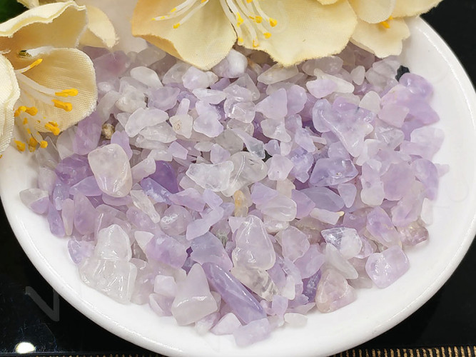 Наполнение для смолы и бутылочек 062 каменная крошка БЕЗ отверстий 2-8*2-4мм Аметист лавандовый натуральный (декор)