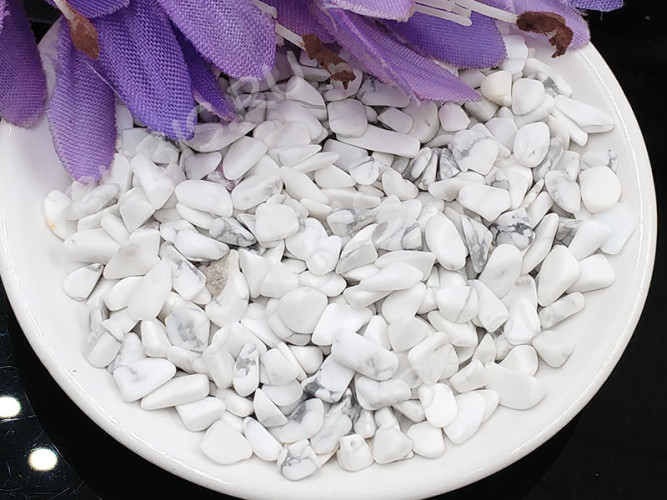 Наполнение для смолы и бутылочек 063 каменная крошка БЕЗ отверстий 2-8*2-4мм Говлит белый натуральный (декор)