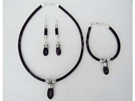 Полиуретановый шнур 05 3мм ПОЛЫЙ (1мм) чёрный глянцевый (1м)