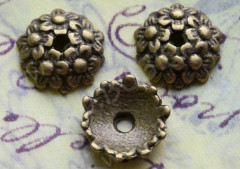 059 Шапочка Цветочки 01 11*10,5*3мм античная бронза (литьё)