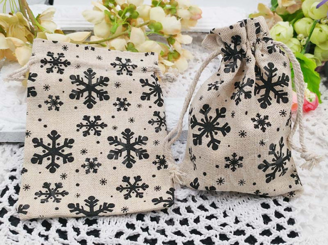 Мешочек холщовый 05 14*10см св.коричневый со снежинками (ткань) (упаковка для украшений)