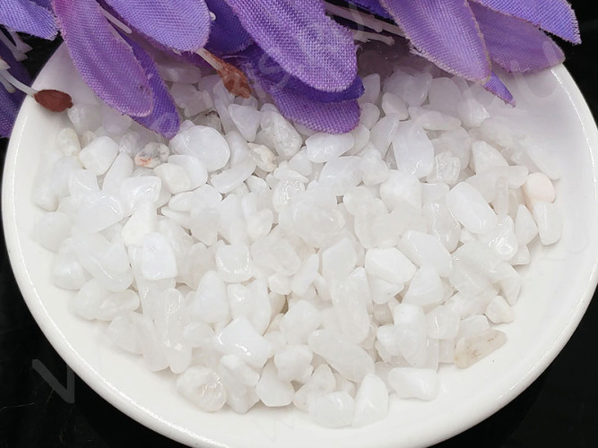 Наполнение для смолы и бутылочек 064 каменная крошка БЕЗ отверстий 2-8*2-4мм Жадеит белый натуральный (декор)