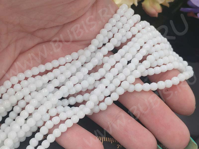 (ОПТ) Бусина округлая ГРАНЁНАЯ 4мм Агат белый имит. (камни) (НИТЬ)