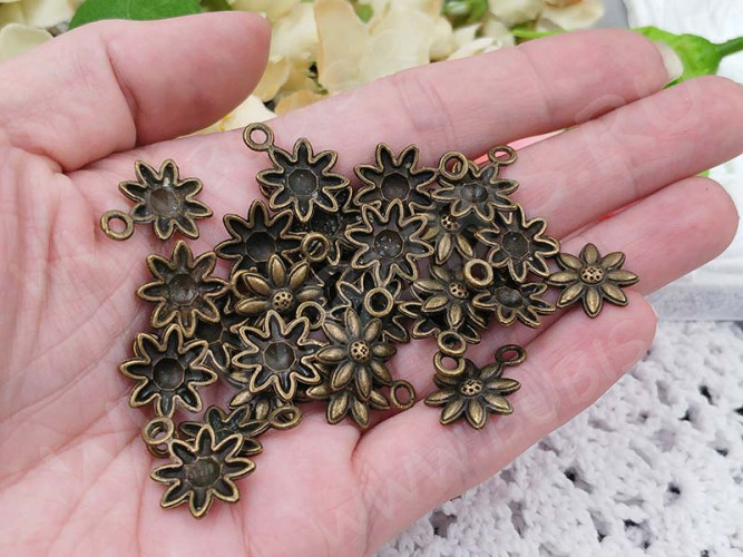 Подвеска Цветочек 13 20*15*3мм античная бронза (литьё)