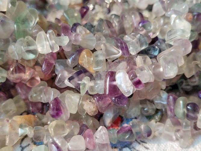 Крошка (галтовка) каменная 046 5-9мм Флюорит натуральный (камни) (нить прим.45см)