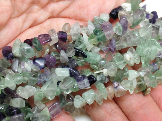 Крошка (галтовка) каменная 046 5-9мм Флюорит натуральный (камни) (нить прим.45см)