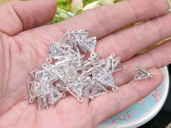 Подвеска Треугольник 03 3D с кубическим цирконием 11,5*9*5мм серебристый (сплав и фианит)