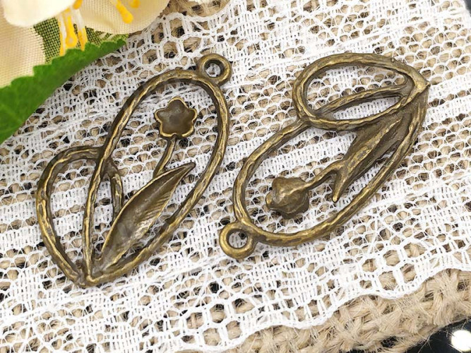 Подвеска Цветочек 24 3D в петле 31*18,5*2,5мм античная бронза (литьё)