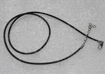 Шнур с замочком 05 полиуретановый круглый 2мм матовый чёрный (45см)