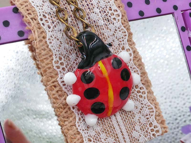 Кулон Божья коровка большая 40*37*12мм красная полупрозрачная (Lampwork)