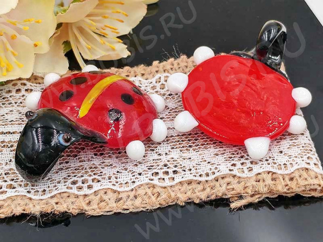 Кулон Божья коровка большая 40*37*12мм красная полупрозрачная (Lampwork)