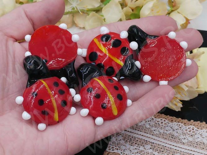 Кулон Божья коровка большая 40*37*12мм красная полупрозрачная (Lampwork)