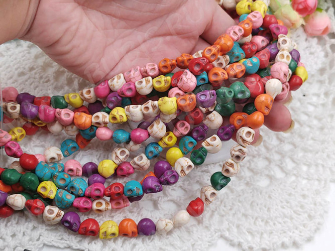 (ОПТ) Бусина каменная Череп 02 Говлит синт. 10*9*8мм МИКС (камни) (НИТЬ)