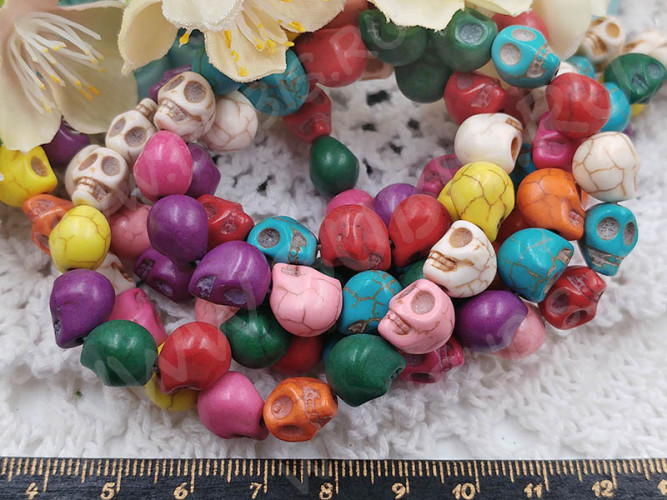 (ОПТ) Бусина каменная Череп 02 Говлит синт. 10*9*8мм МИКС (камни) (НИТЬ)