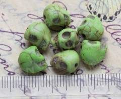 Бусина каменная Череп 02 Говлит 10*9*7,5мм св.зелёный (камни)