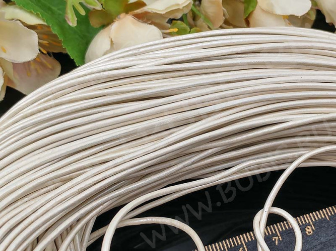 Шнур кожаный 14 воловья кожа круглый 1,5мм белый перламутр (1м)
