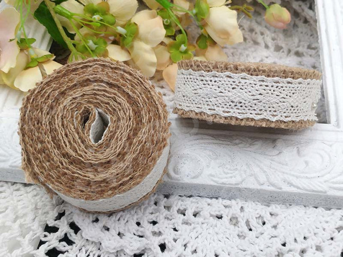 Лента мешковина 01 льняная с кружевом 25*1,5мм бежево-белая (ленточки) (рулон 2м)