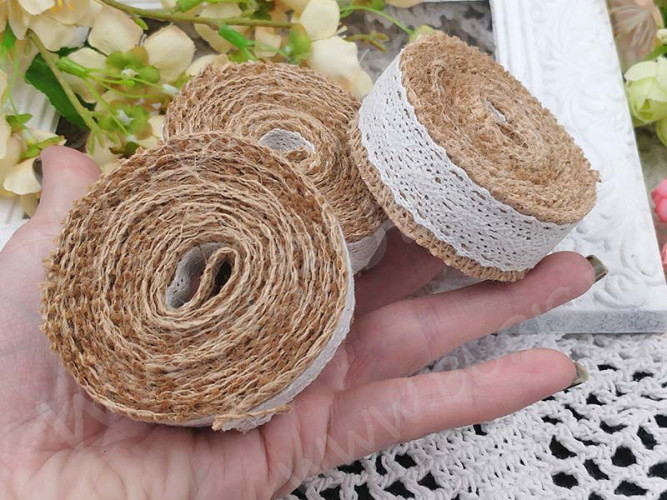 Лента мешковина 01 льняная с кружевом 25*1,5мм бежево-белая (ленточки) (рулон 2м)