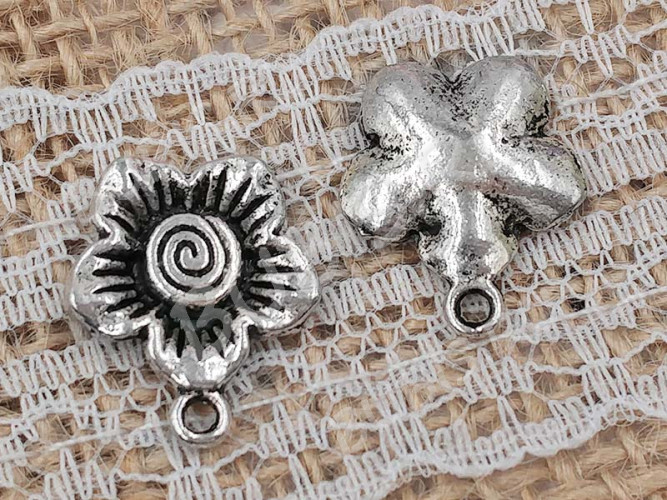 Подвеска Цветочек 11 3D 17,5*15*3мм античное серебро (литьё)