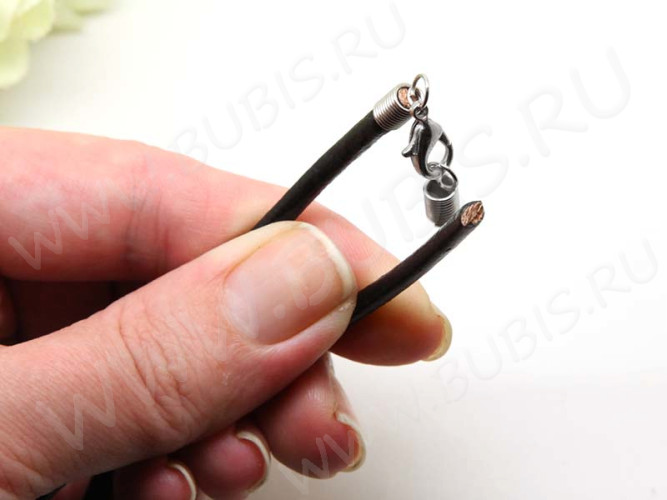 Шнур с замочком 26 кожаный круглый 3мм черный (45см)