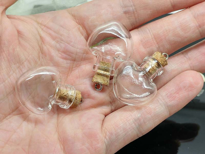 Бутылочка 68 фигурная с пробкой и штифтом Сердечко 25*21*11мм прозрачная (стекло)