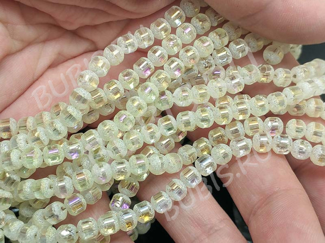 (ОПТ) Бусина округлая Сахарная 5*4,5мм белая со светло-золотистой радужной полоской полупрозрачная (стекло) (НИТЬ)